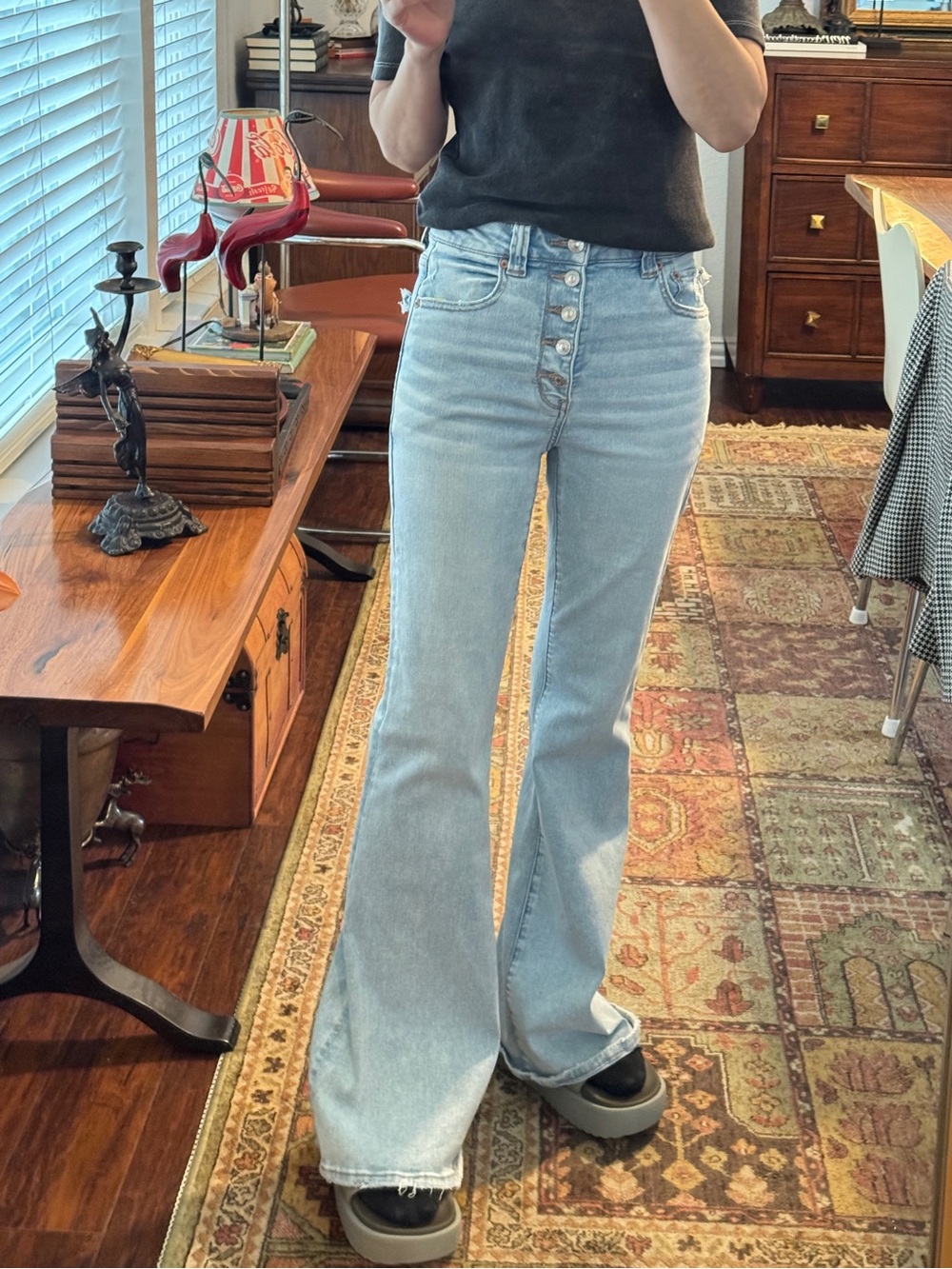 American Eagle Super High Rise Flare Jean in Blue Mist Next Level Stretch Size 6